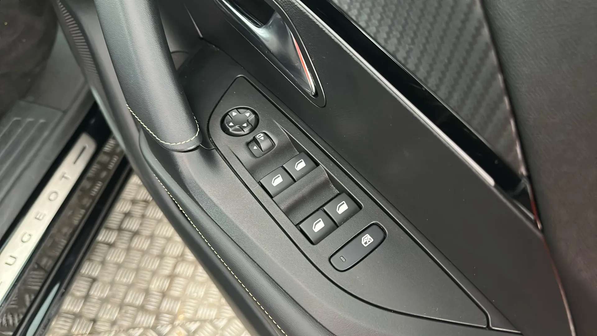 2022 PEUGEOT 2008 2022 PEUGEOT 2008