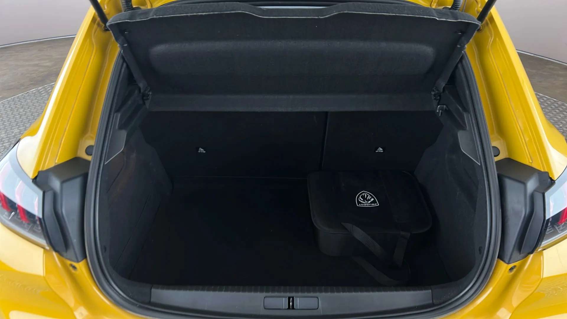 2024 PEUGEOT 208 2024 PEUGEOT 208