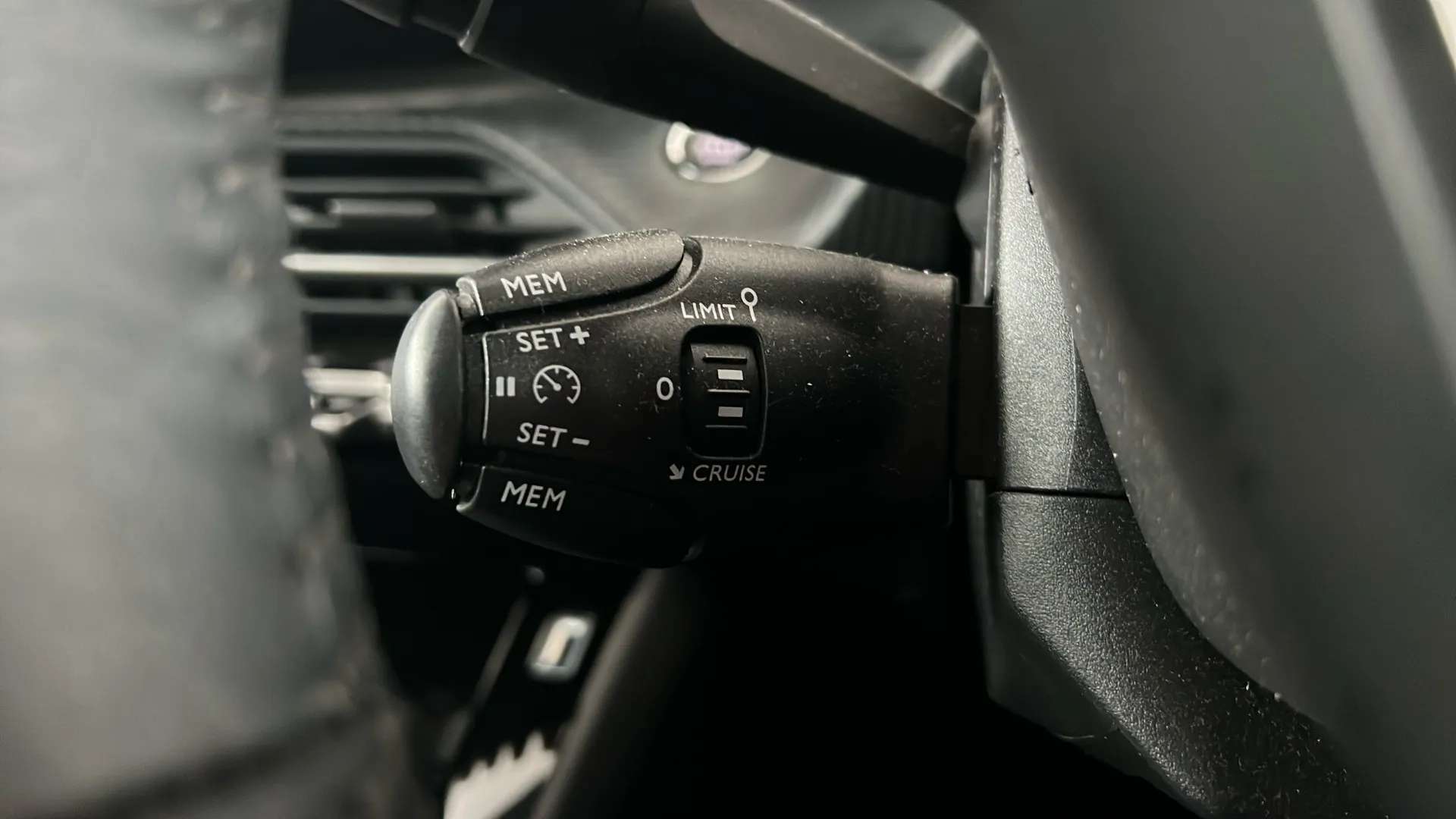 2024 PEUGEOT 208 2024 PEUGEOT 208