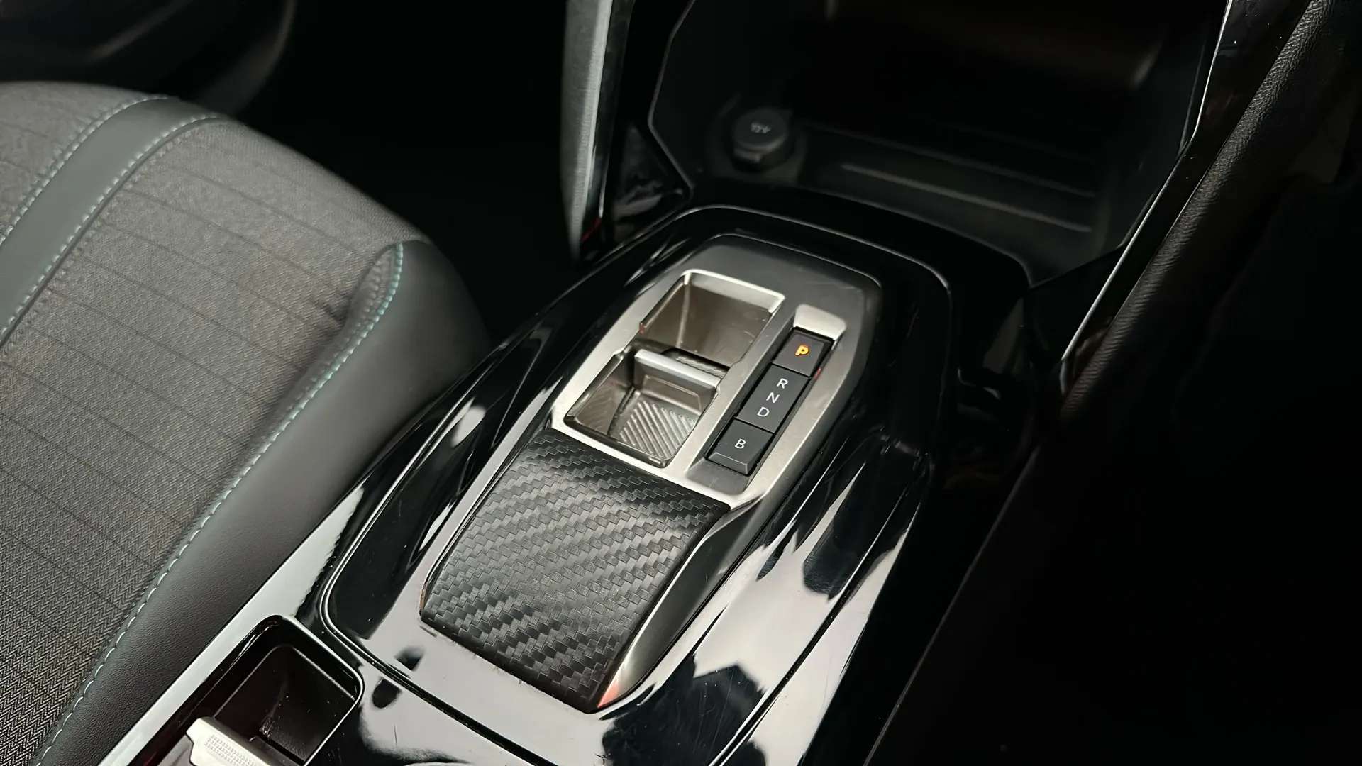 2023 PEUGEOT 2008 2023 PEUGEOT 2008