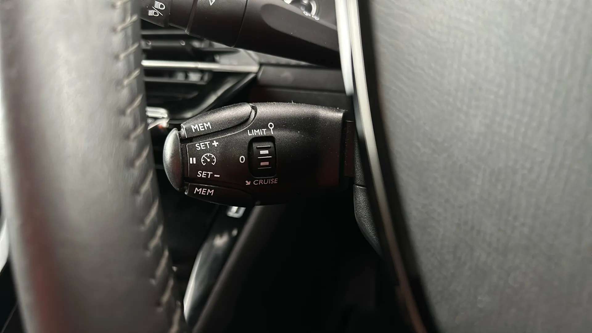 2023 PEUGEOT 2008 2023 PEUGEOT 2008