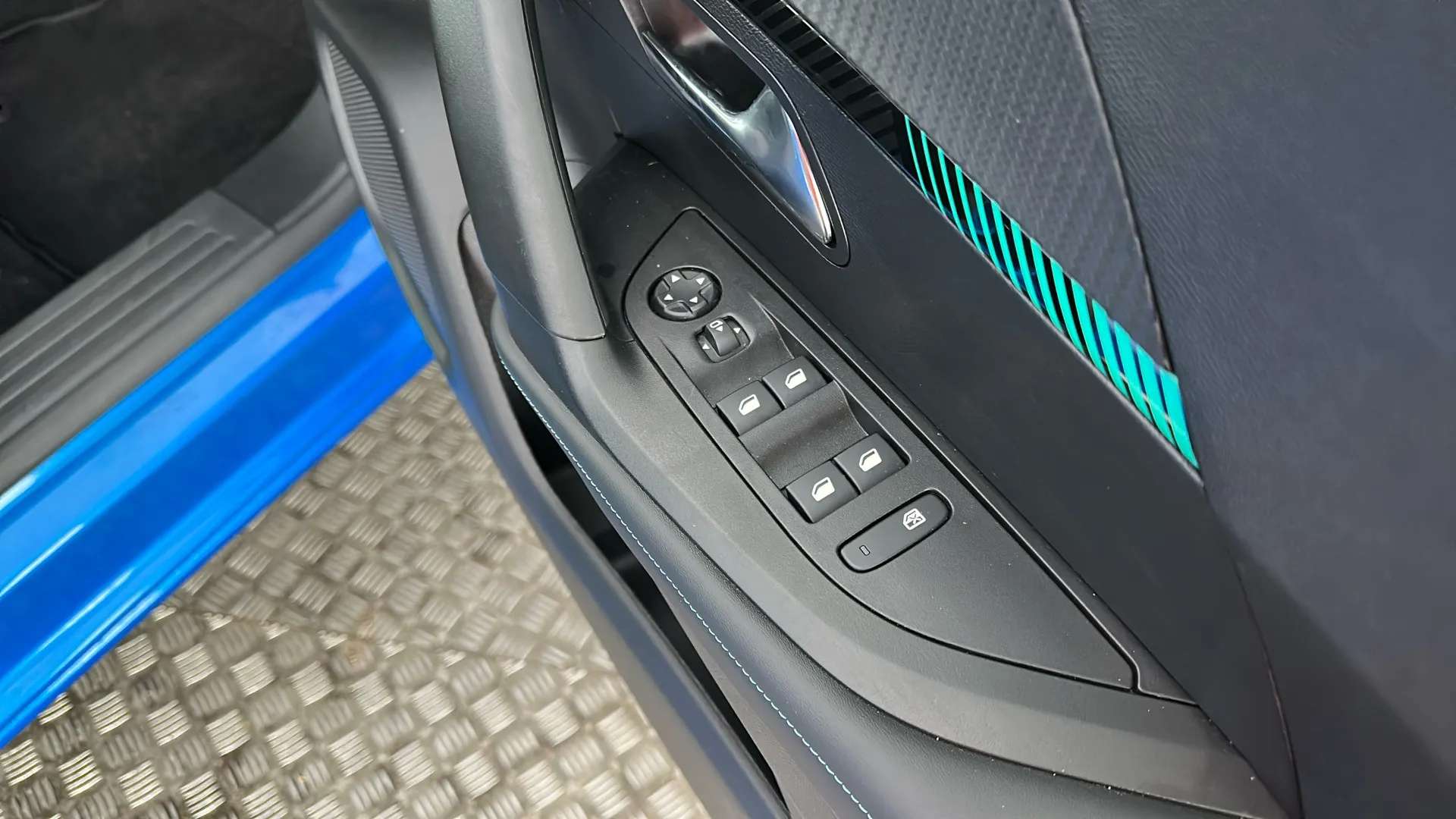 2023 PEUGEOT 2008 2023 PEUGEOT 2008