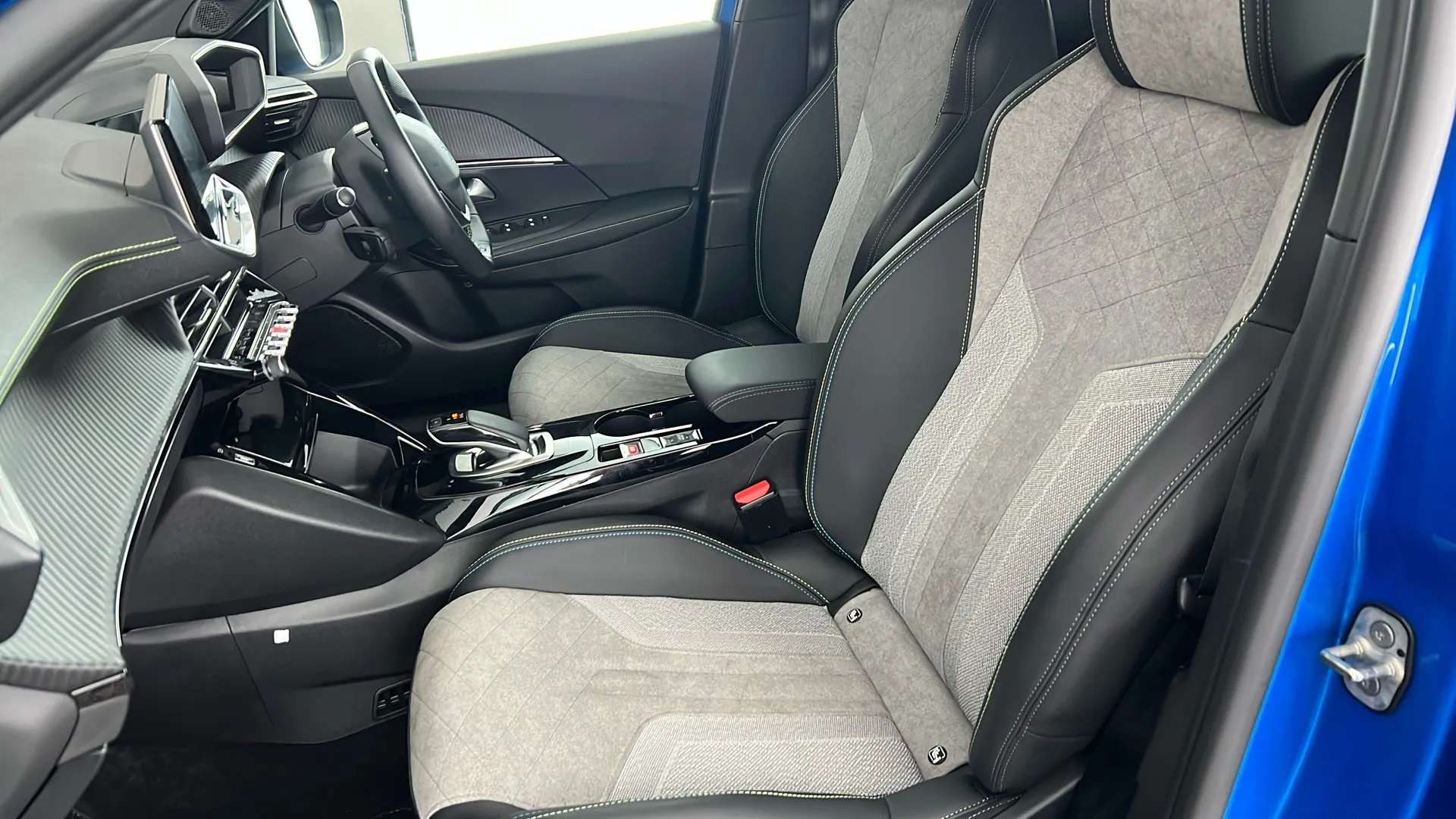 2021 PEUGEOT 2008 2021 PEUGEOT 2008