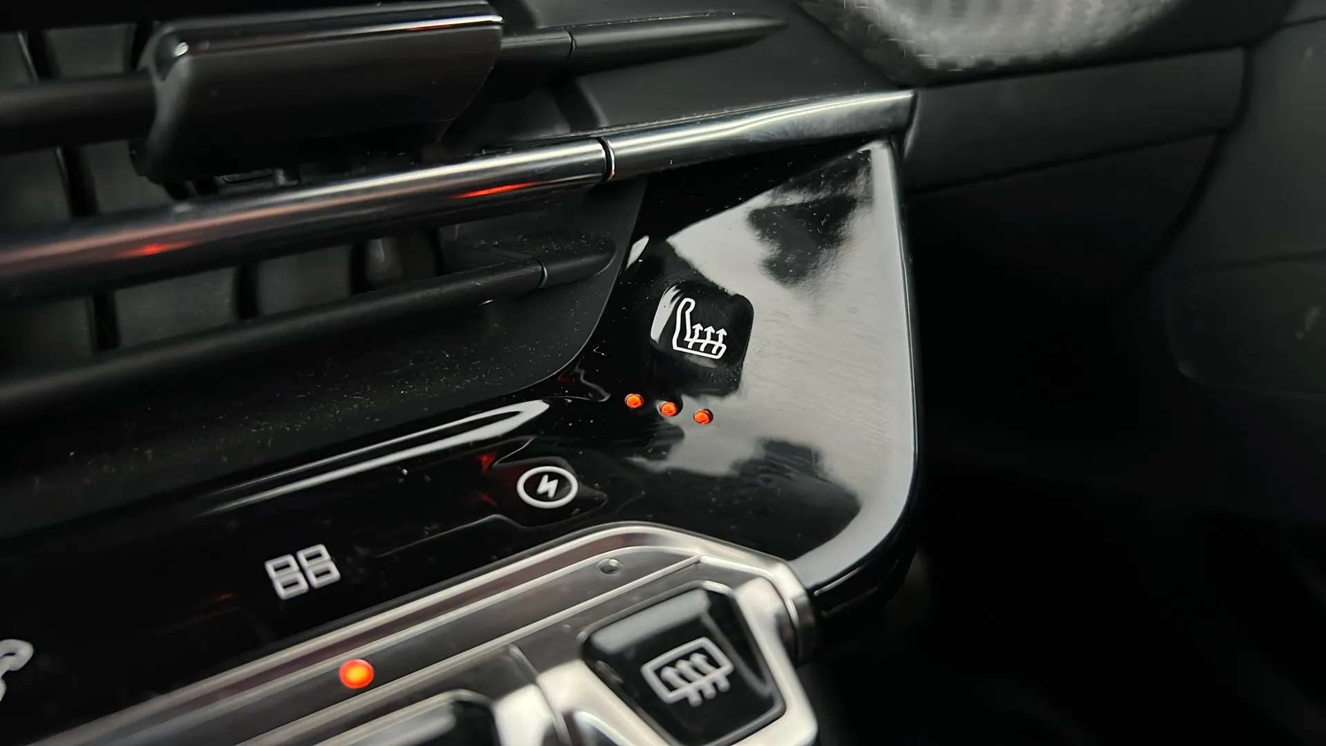 2021 PEUGEOT 2008 2021 PEUGEOT 2008