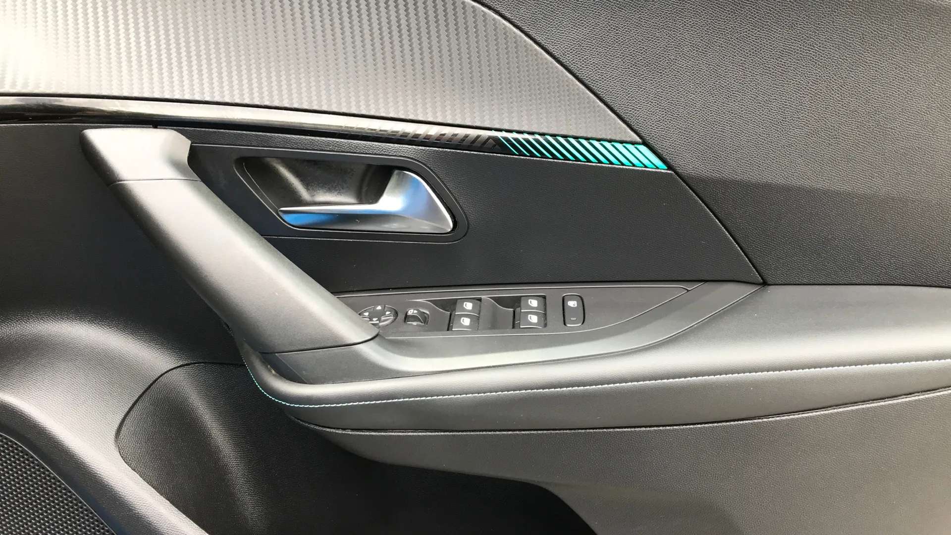 2023 PEUGEOT 2008 2023 PEUGEOT 2008