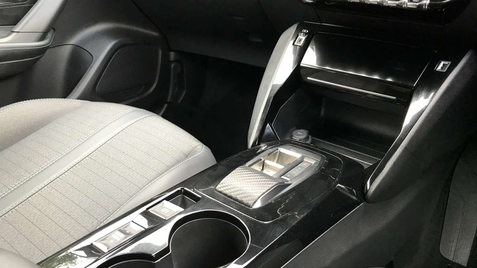 2023 PEUGEOT 2008 2023 PEUGEOT 2008