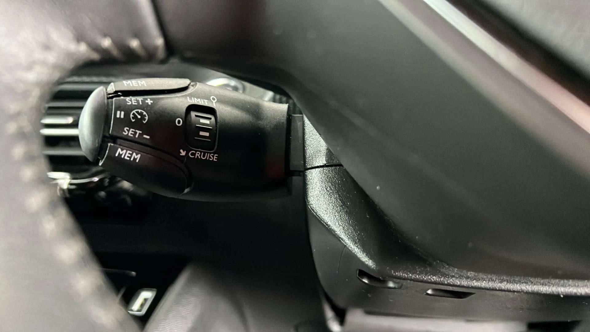 2023 PEUGEOT 2008 2023 PEUGEOT 2008