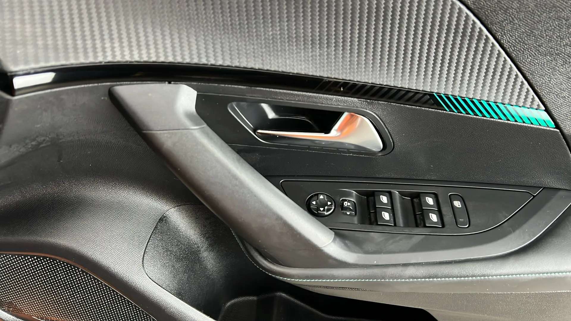 2023 PEUGEOT 2008 2023 PEUGEOT 2008