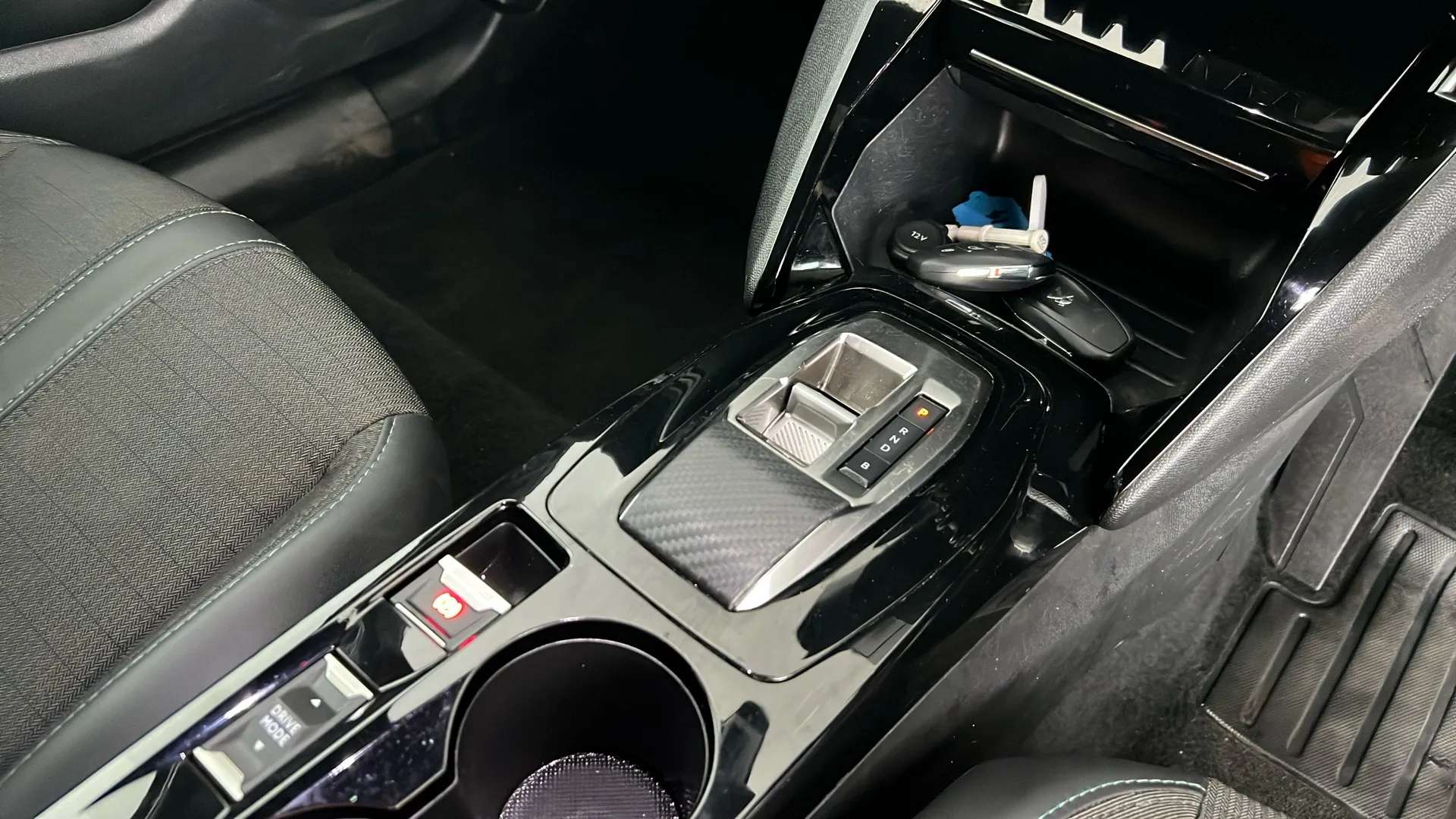 2023 PEUGEOT 2008 2023 PEUGEOT 2008