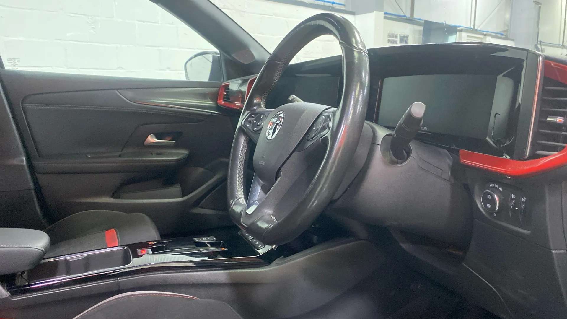 A 2021 VAUXHALL MOKKA 100kW SRi Nav Premium 50kWh Auto A 2021 VAUXHALL MOKKA 100kW SRi Nav Premium 50kWh Auto