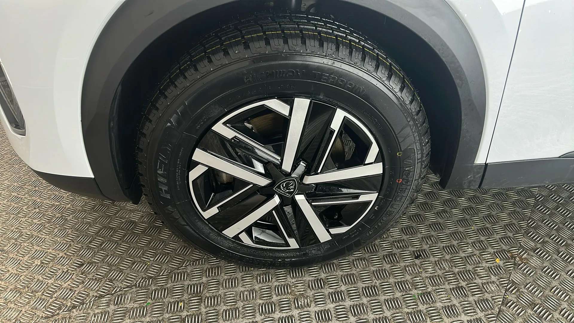 2024 PEUGEOT 2008 2024 PEUGEOT 2008