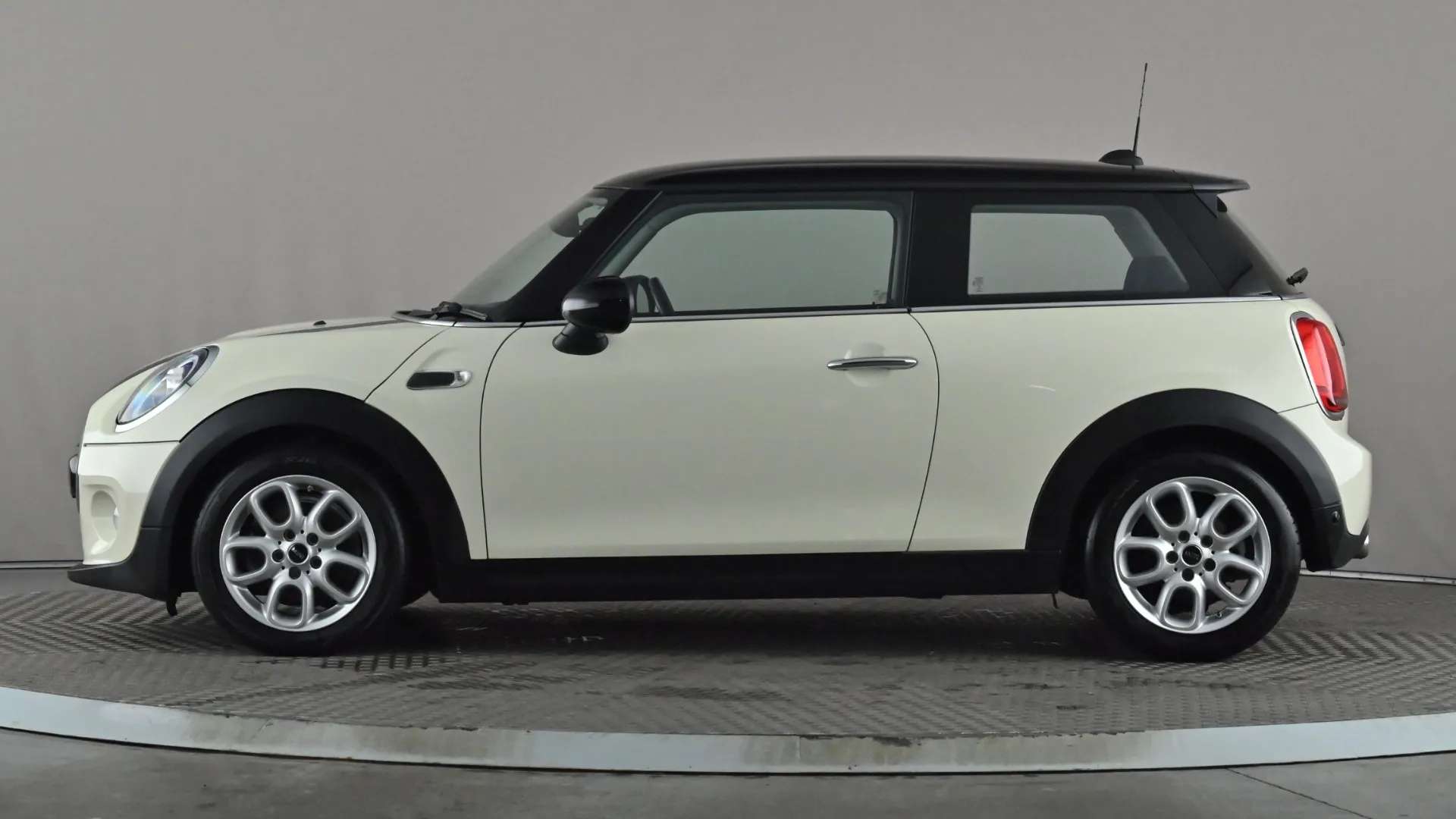 A 2018 MINI HATCH 1.5 Cooper II A 2018 MINI HATCH 1.5 Cooper II