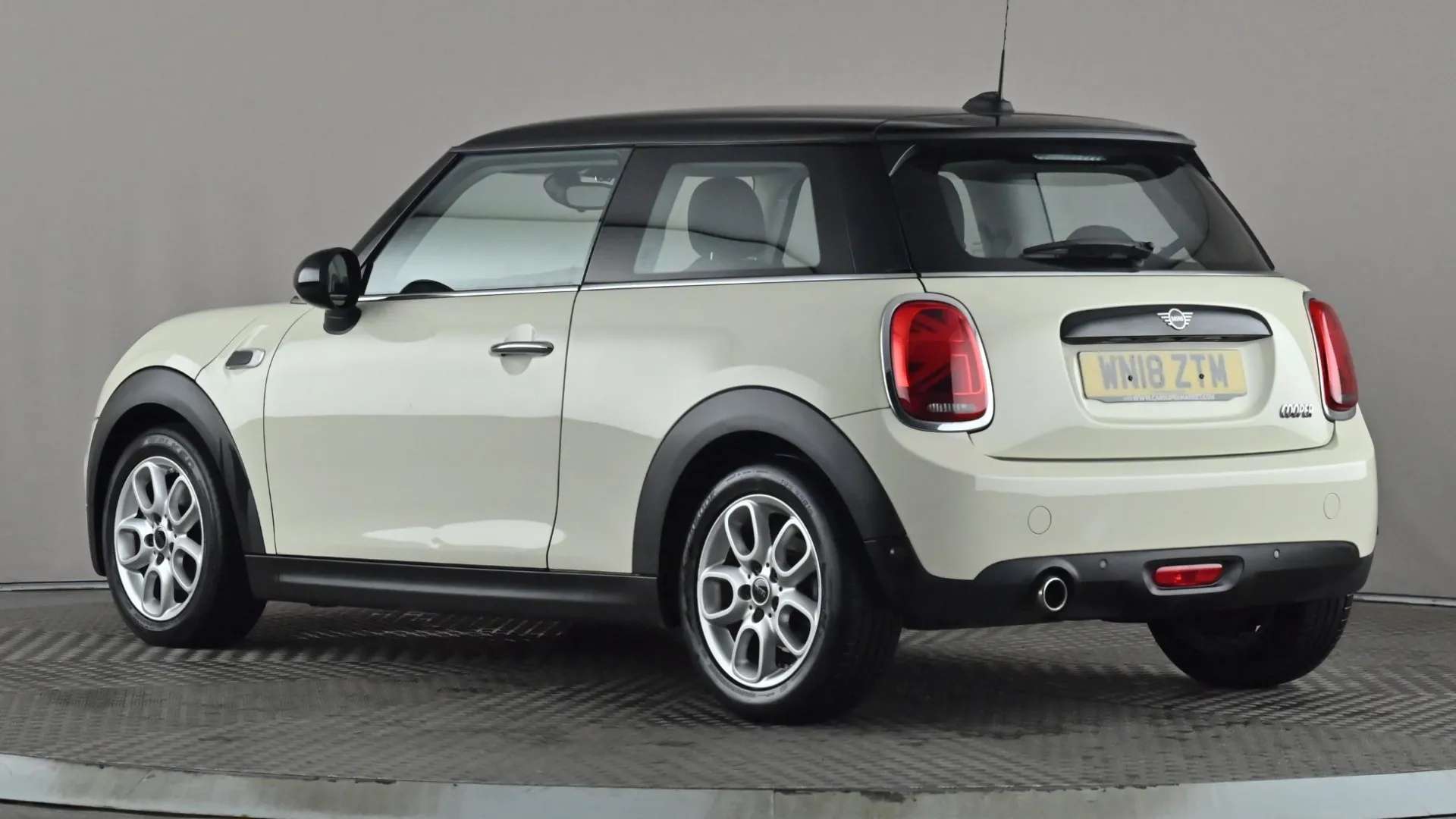 A 2018 MINI HATCH 1.5 Cooper II A 2018 MINI HATCH 1.5 Cooper II