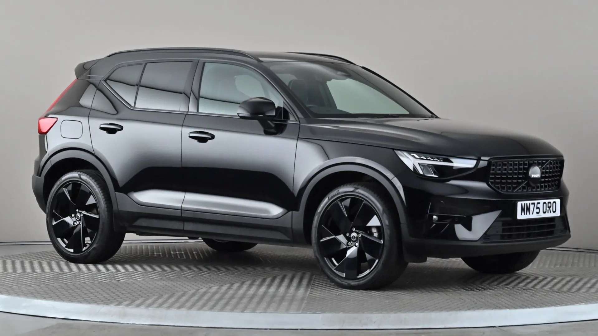 A 2025 VOLVO XC40 2.0 B3P Plus Black Edition Auto A 2025 VOLVO XC40 2.0 B3P Plus Black Edition Auto