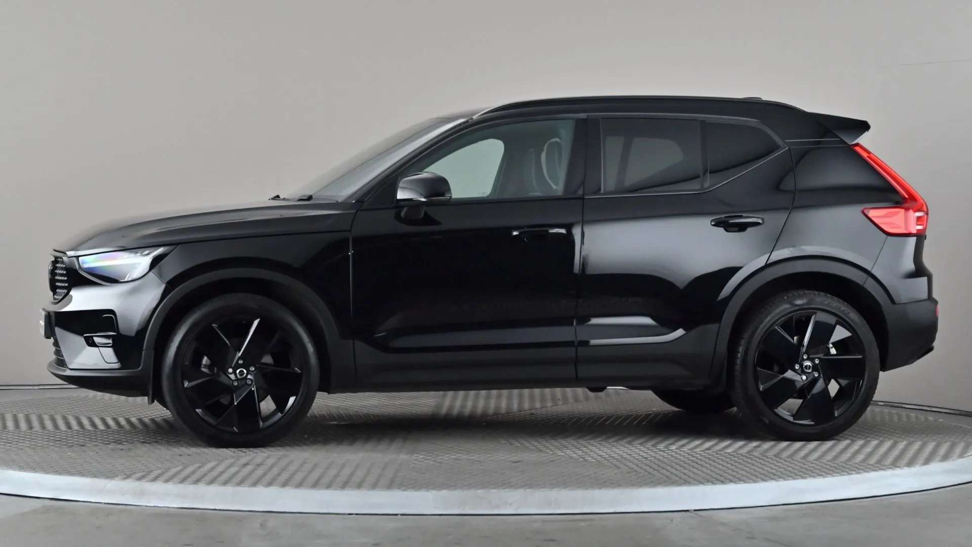 A 2025 VOLVO XC40 2.0 B3P Plus Black Edition Auto A 2025 VOLVO XC40 2.0 B3P Plus Black Edition Auto