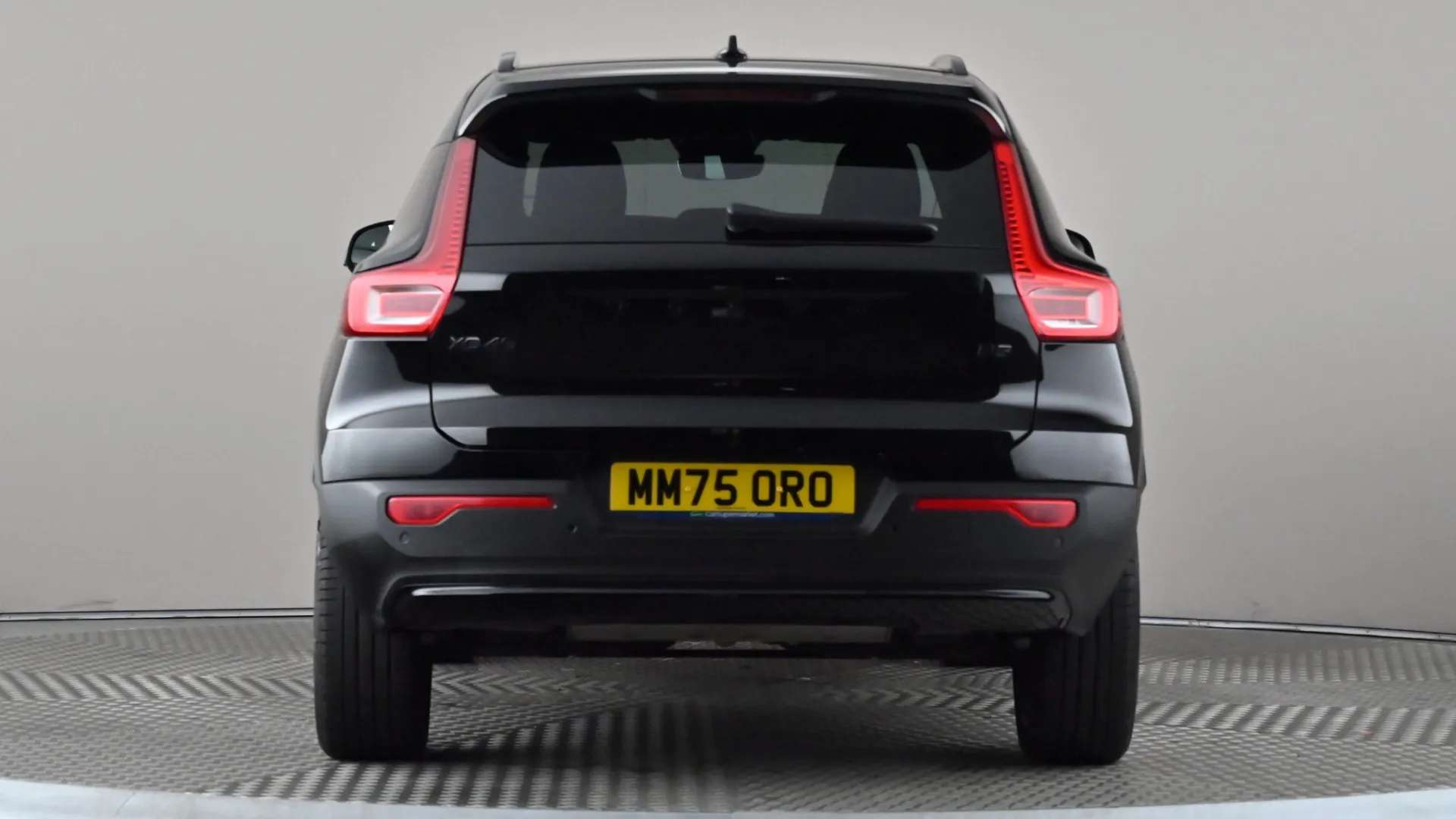 2025 VOLVO XC40 2025 VOLVO XC40