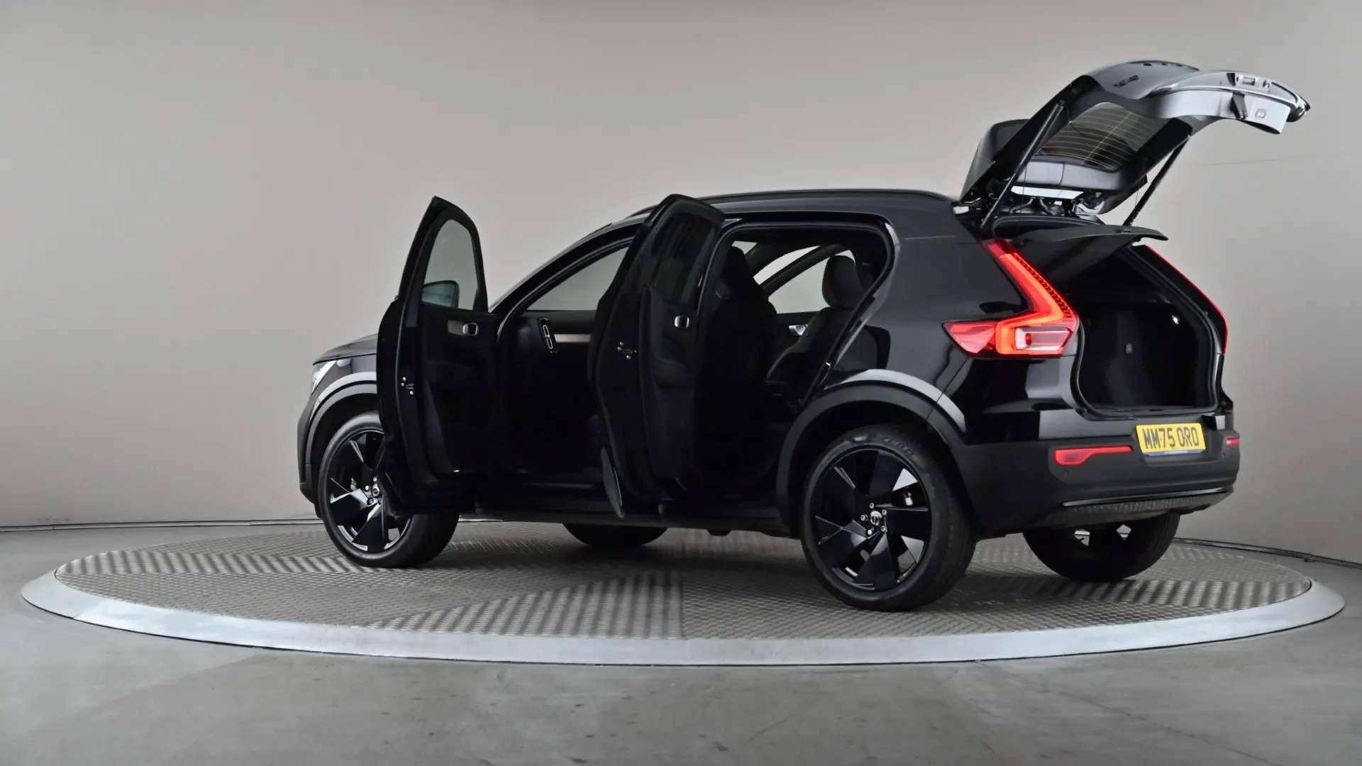 2025 VOLVO XC40 2025 VOLVO XC40