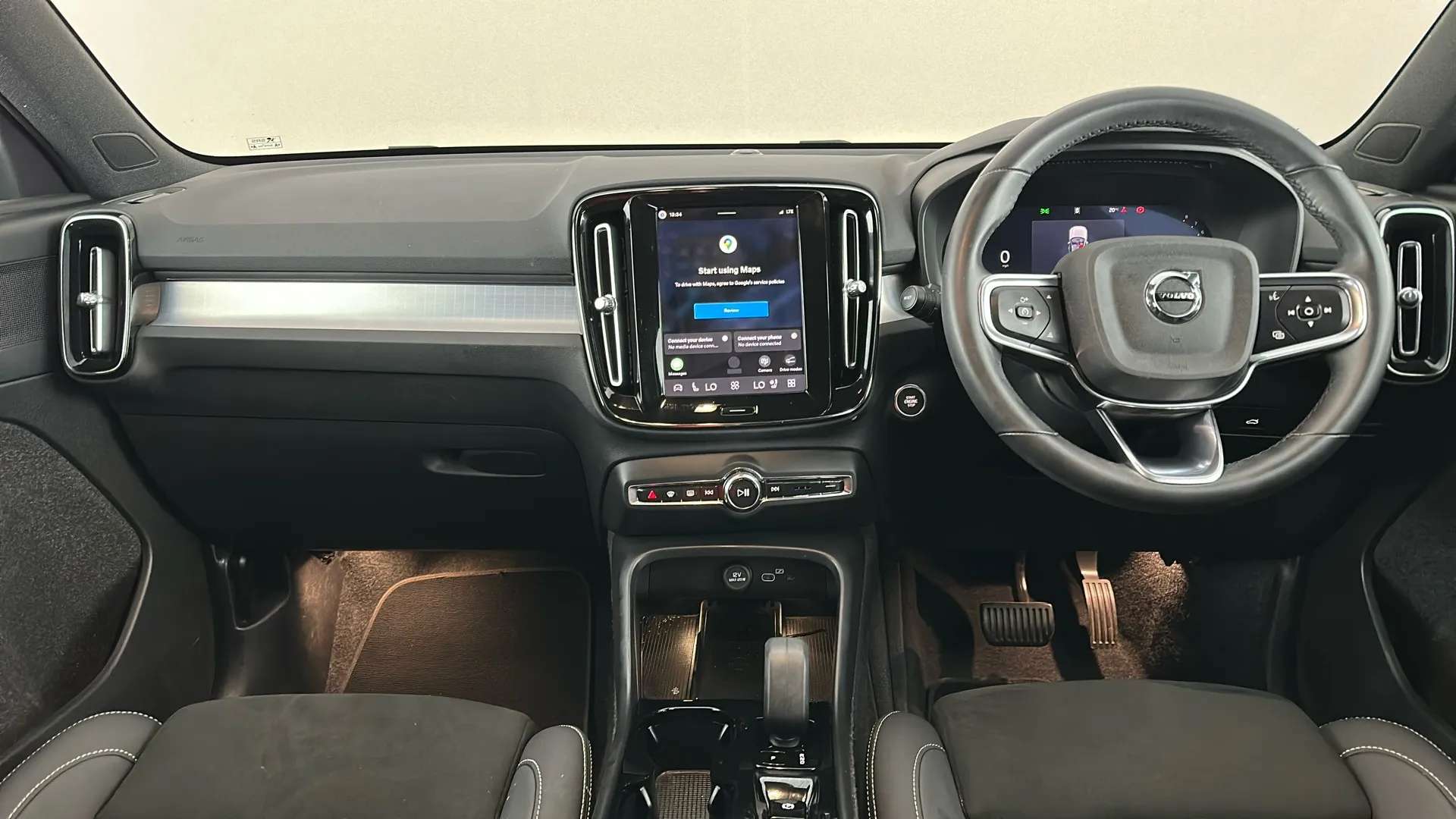 2025 VOLVO XC40 2025 VOLVO XC40