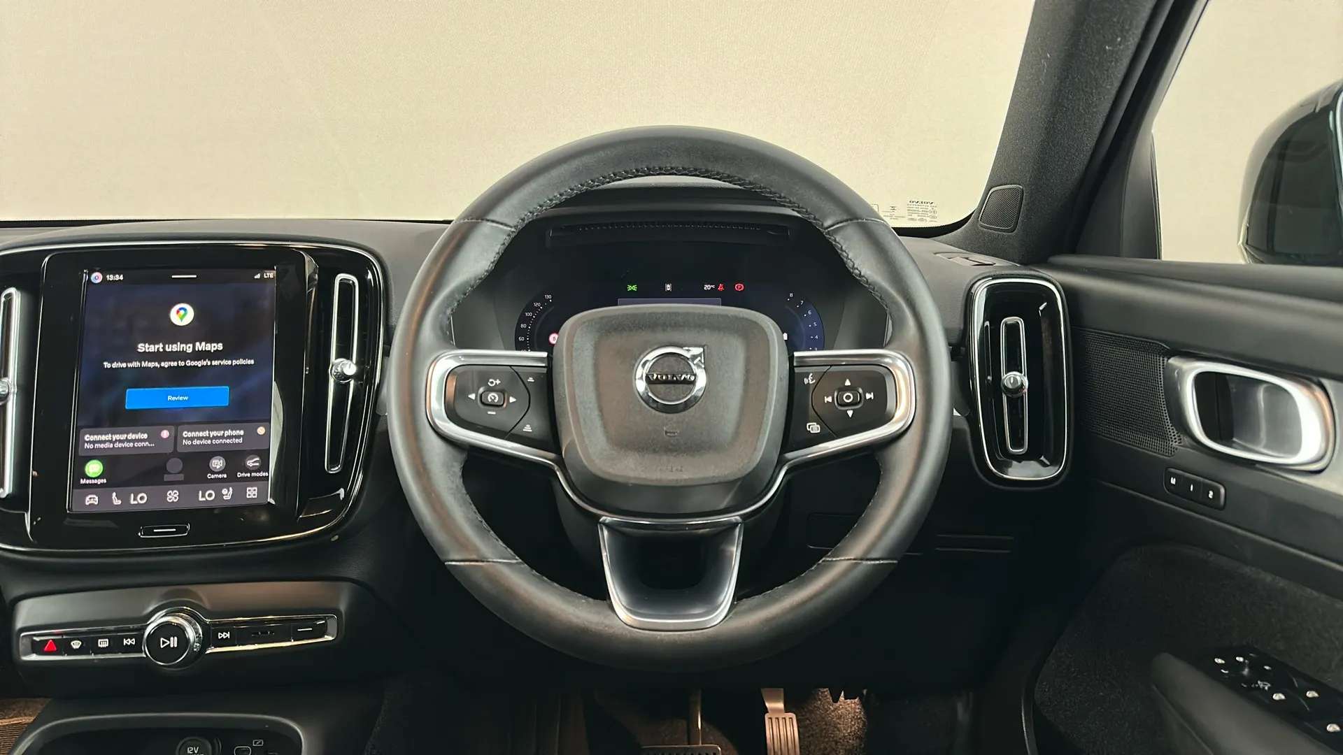 2025 VOLVO XC40 2025 VOLVO XC40