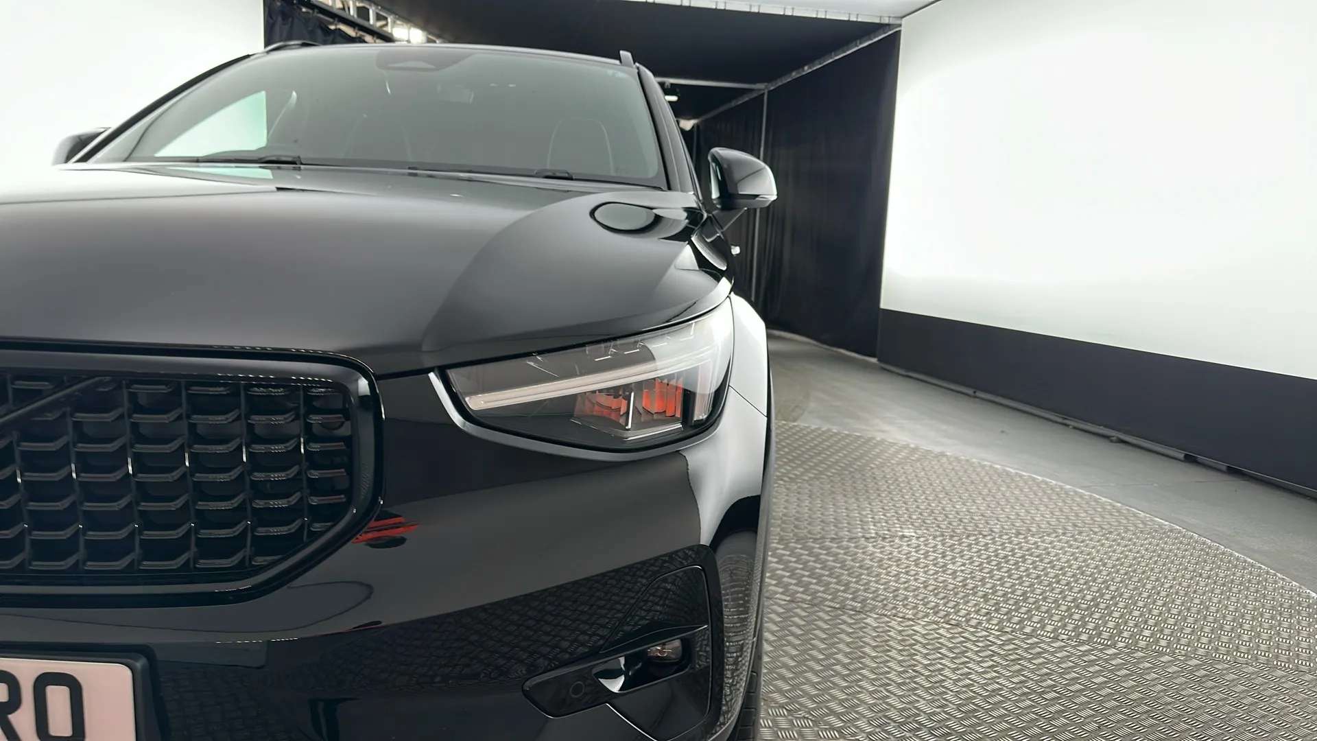 2025 VOLVO XC40 2025 VOLVO XC40