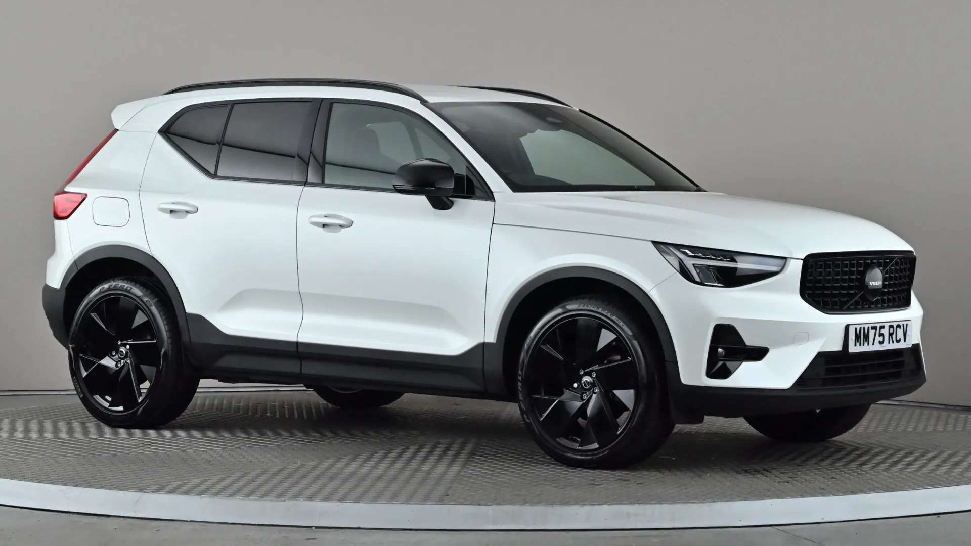 A 2025 VOLVO XC40 2.0 B3P Plus Black Edition Auto A 2025 VOLVO XC40 2.0 B3P Plus Black Edition Auto