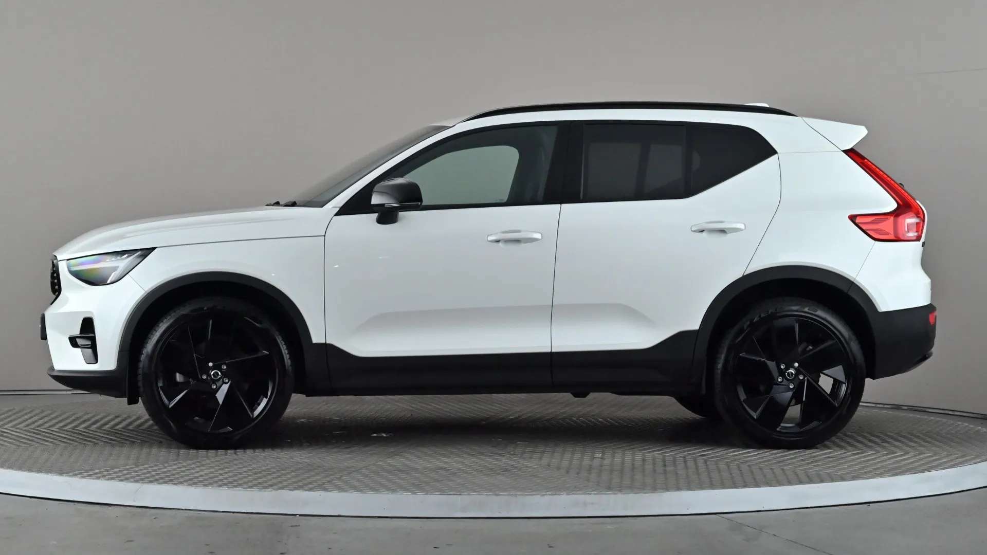 A 2025 VOLVO XC40 2.0 B3P Plus Black Edition Auto A 2025 VOLVO XC40 2.0 B3P Plus Black Edition Auto