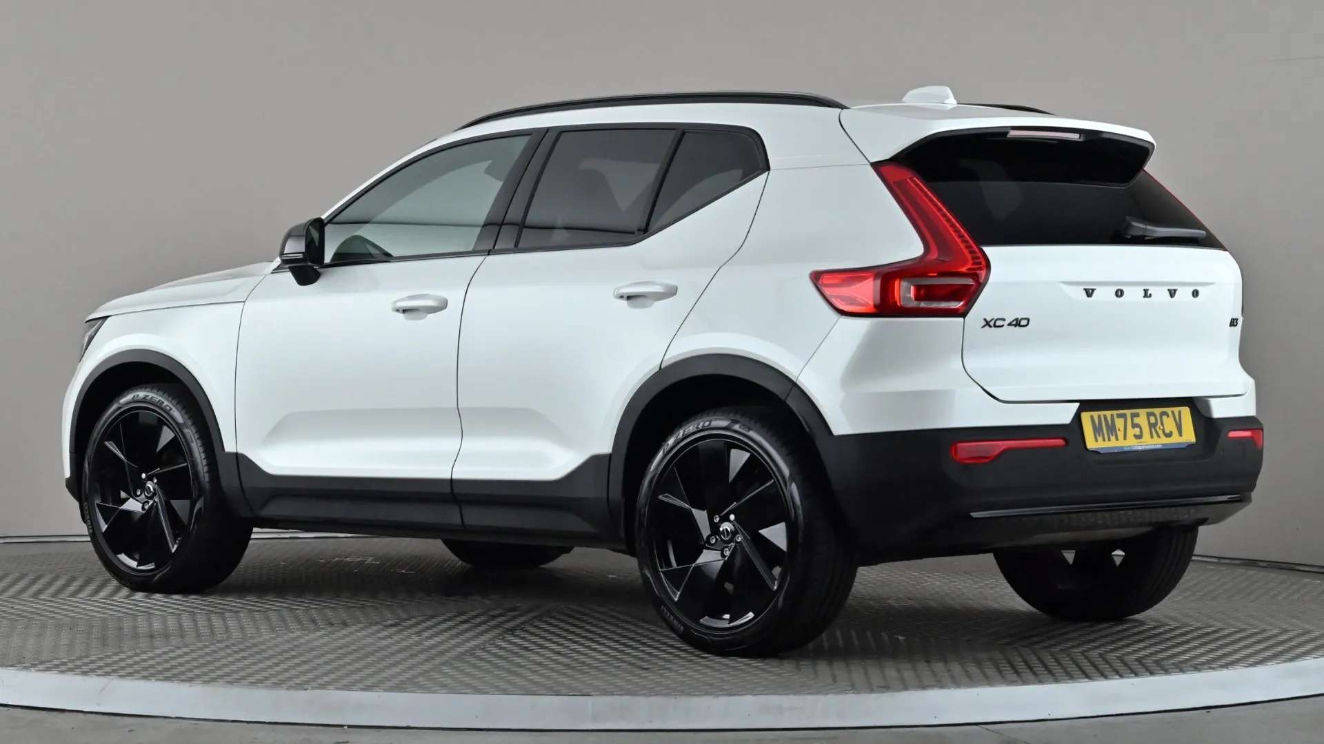 A 2025 VOLVO XC40 2.0 B3P Plus Black Edition Auto A 2025 VOLVO XC40 2.0 B3P Plus Black Edition Auto