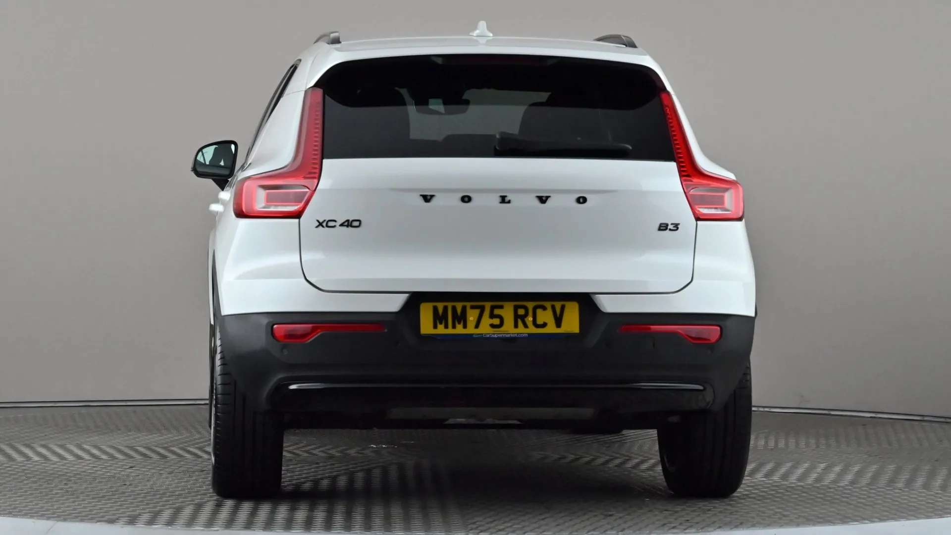 2025 VOLVO XC40 2025 VOLVO XC40
