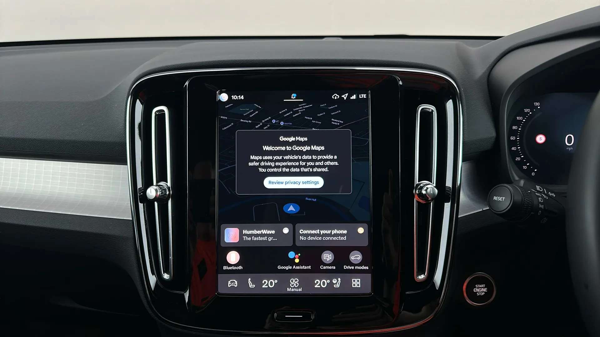 2025 VOLVO XC40 2025 VOLVO XC40