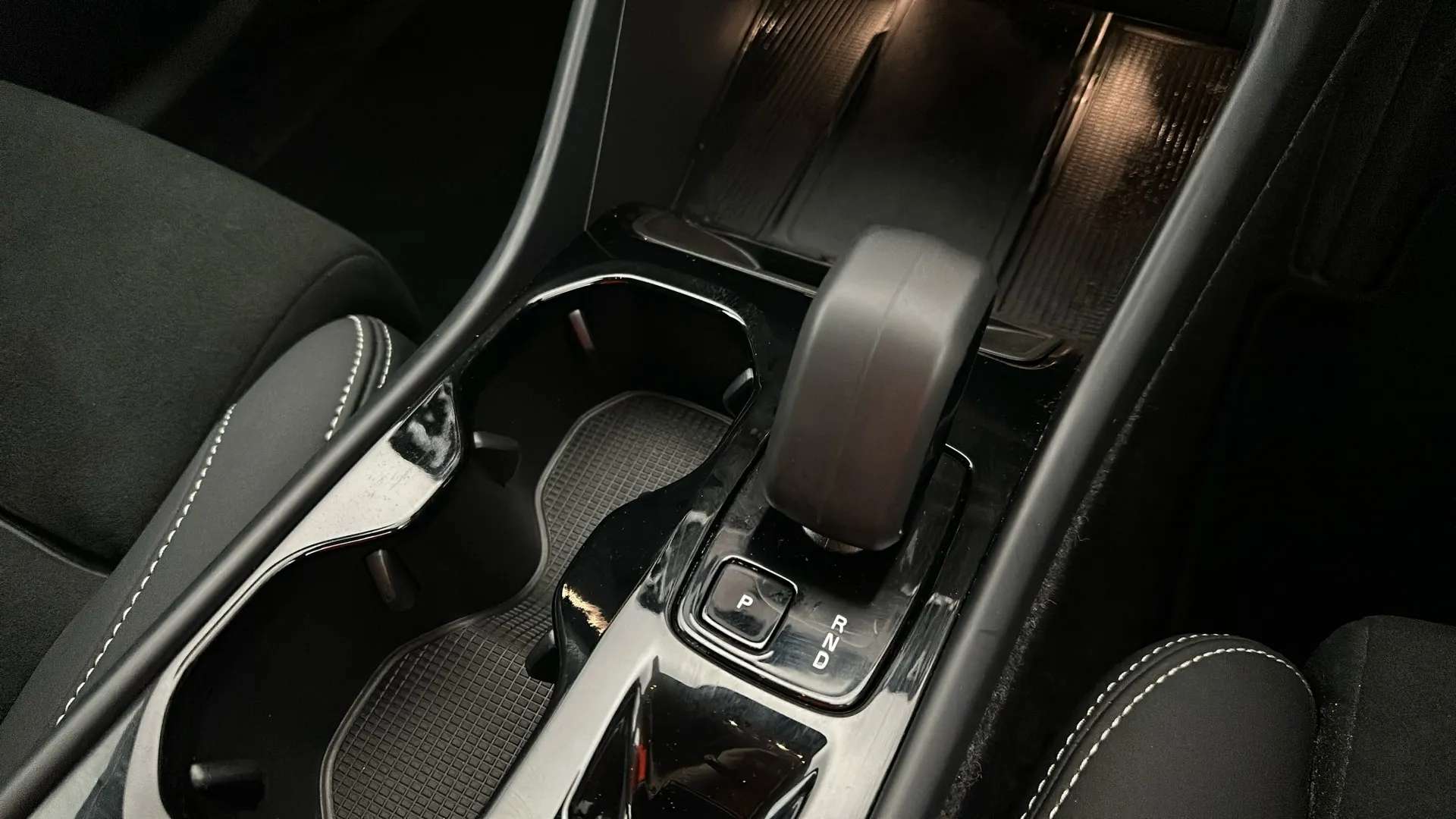 2025 VOLVO XC40 2025 VOLVO XC40
