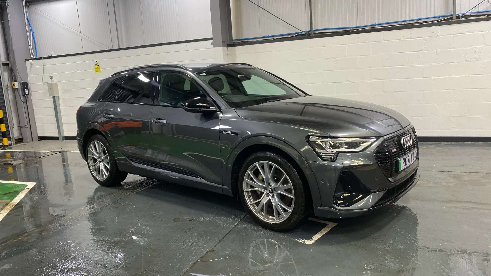 A 2021 AUDI E-TRON 230kW 50 Quattro 71kWh Black Edition Auto A 2021 AUDI E-TRON 230kW 50 Quattro 71kWh Black Edition Auto