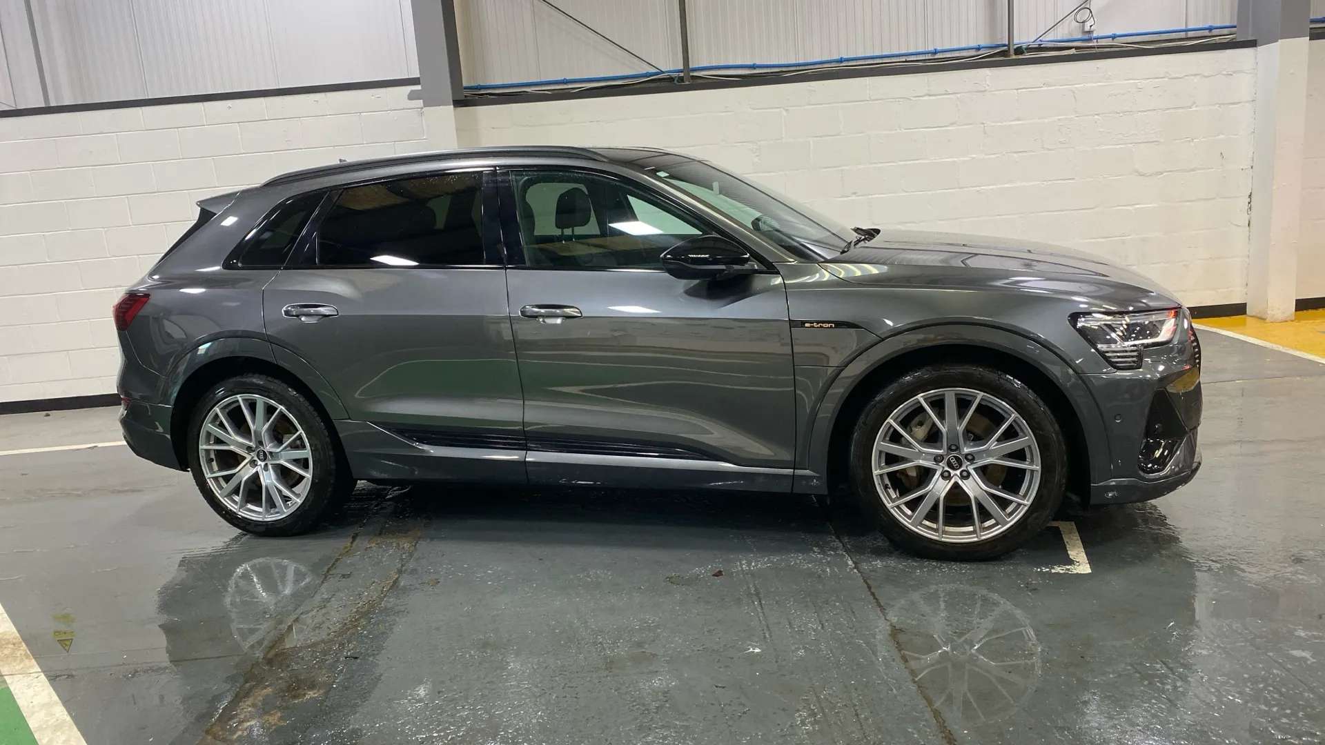 A 2021 AUDI E-TRON 230kW 50 Quattro 71kWh Black Edition Auto A 2021 AUDI E-TRON 230kW 50 Quattro 71kWh Black Edition Auto