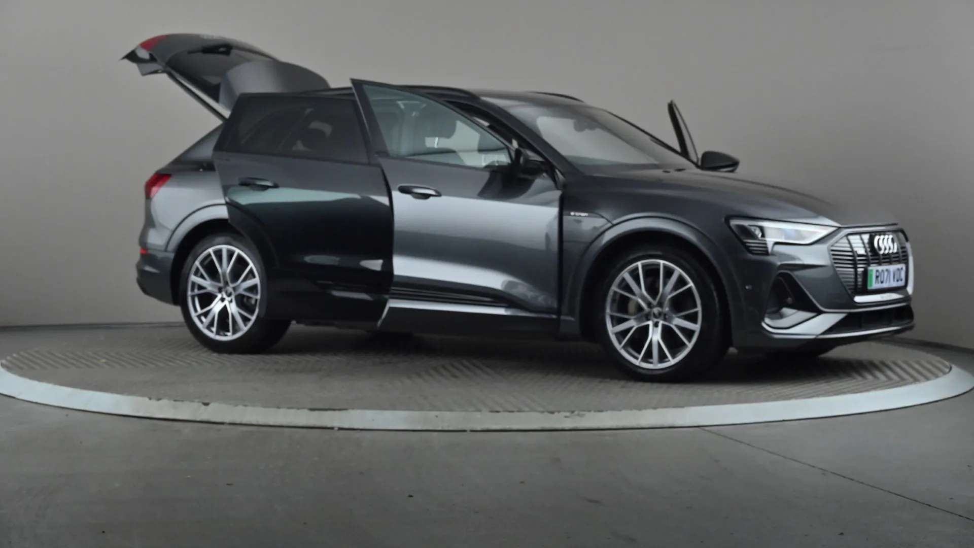 2021 AUDI E-TRON 2021 AUDI E-TRON