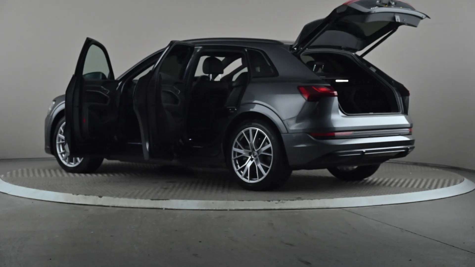 2021 AUDI E-TRON 2021 AUDI E-TRON