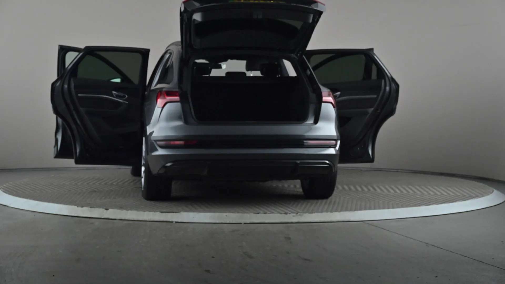 2021 AUDI E-TRON 2021 AUDI E-TRON