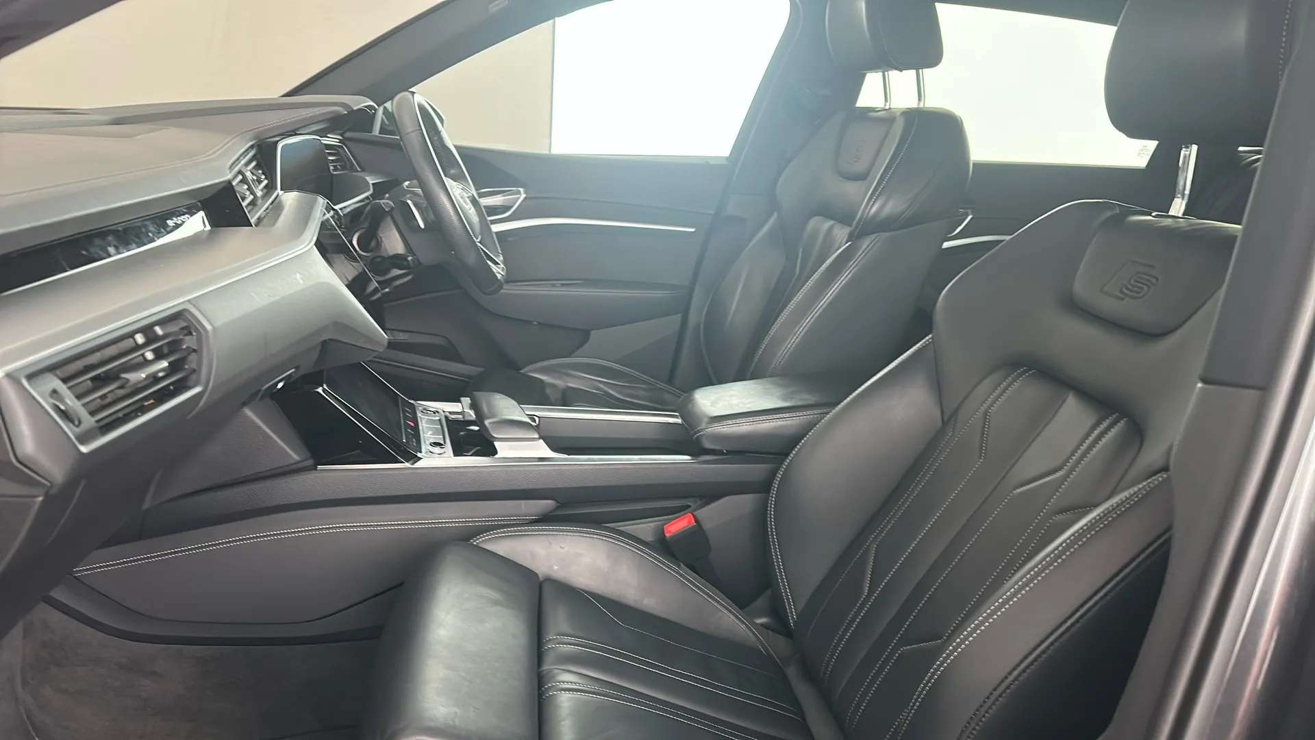 2021 AUDI E-TRON 2021 AUDI E-TRON