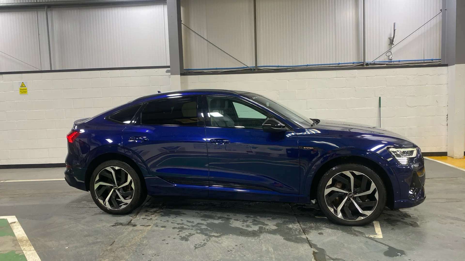 A 2022 AUDI E-TRON 230kW 50 Quattro 71kWh Black Edition Auto A 2022 AUDI E-TRON 230kW 50 Quattro 71kWh Black Edition Auto