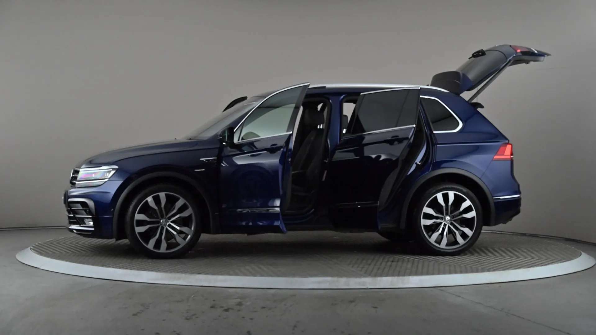2018 VOLKSWAGEN TIGUAN 2018 VOLKSWAGEN TIGUAN