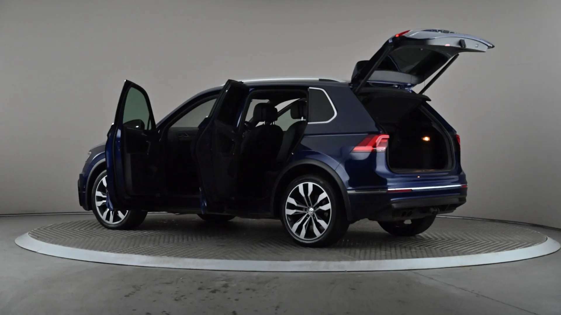 2018 VOLKSWAGEN TIGUAN 2018 VOLKSWAGEN TIGUAN