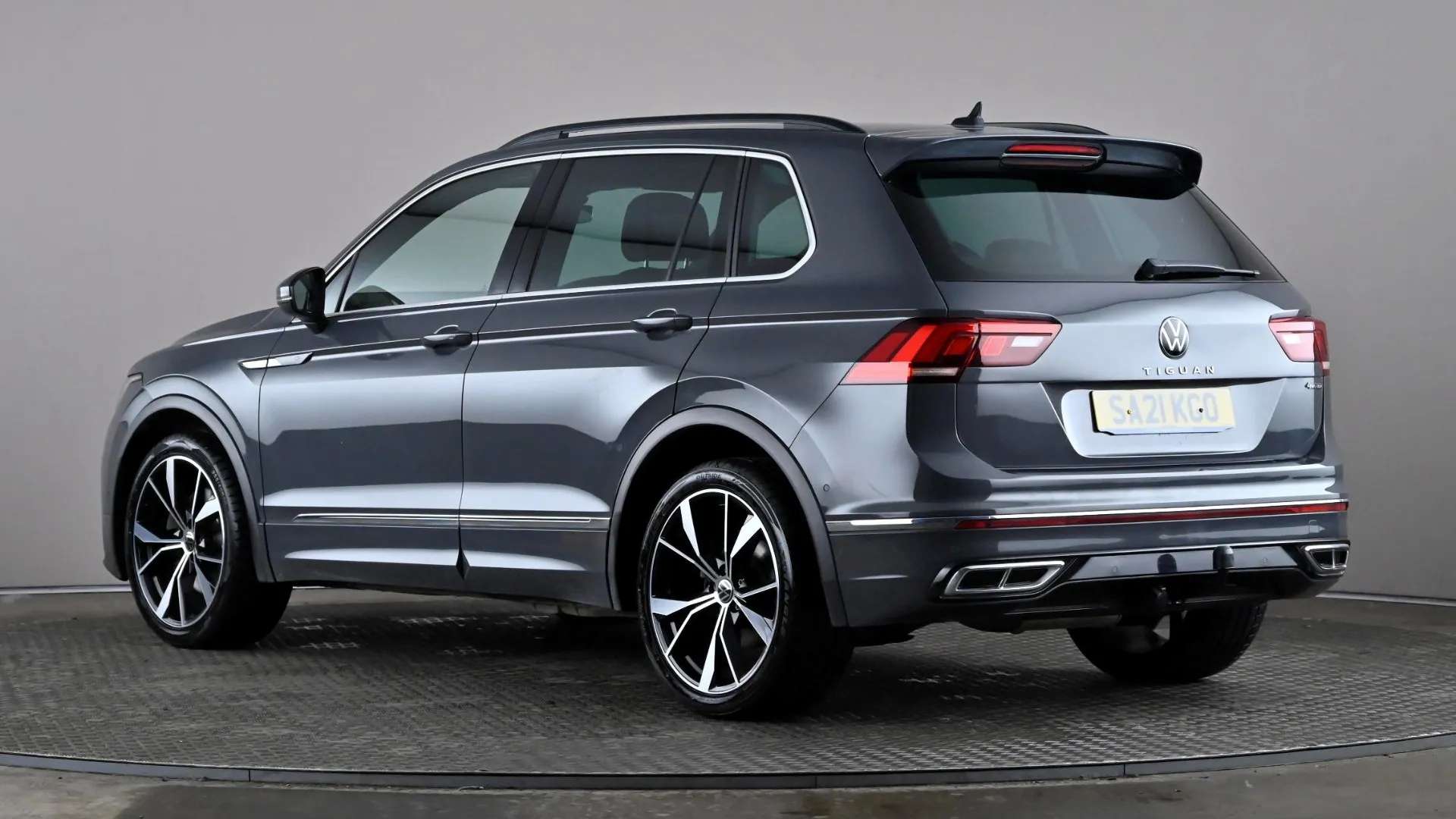 A 2021 VOLKSWAGEN TIGUAN 2.0 TDI 200 4Motion R-Line DSG A 2021 VOLKSWAGEN TIGUAN 2.0 TDI 200 4Motion R-Line DSG