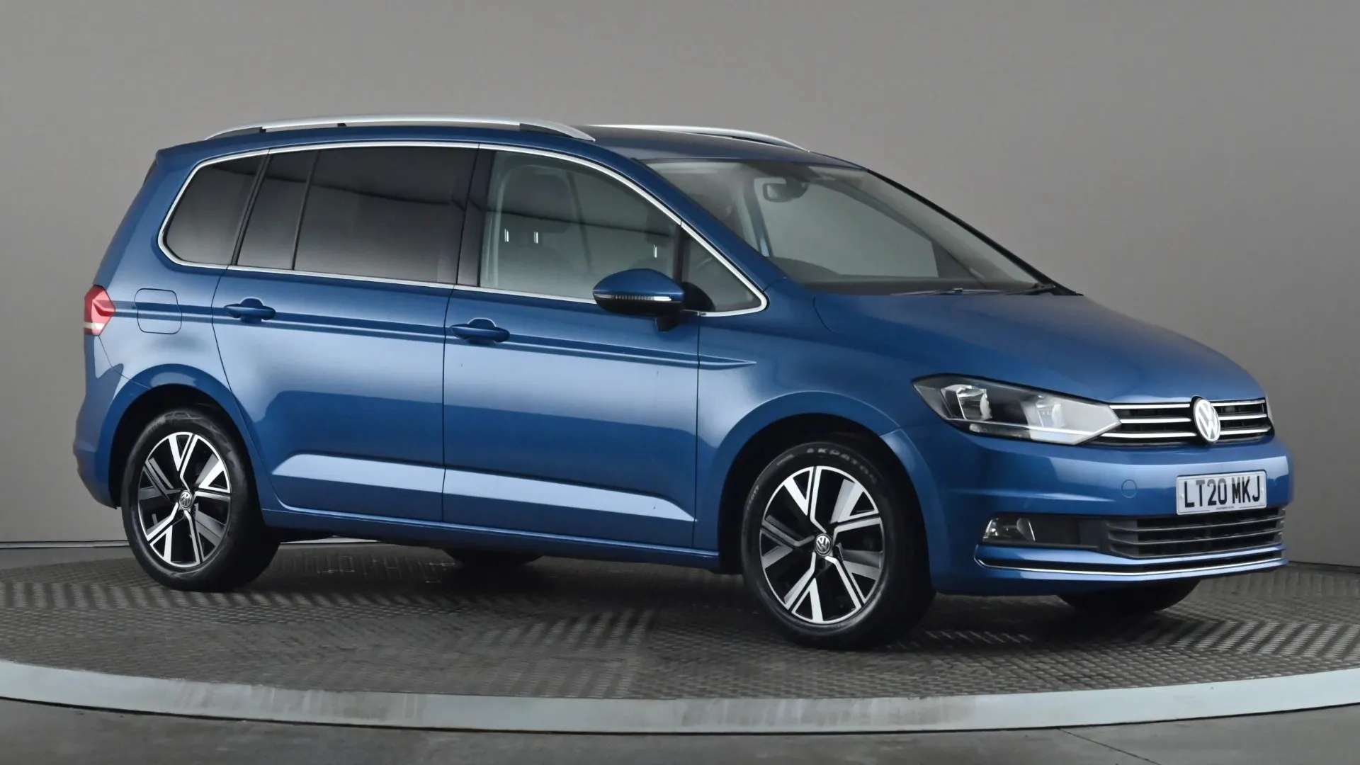 A 2020 VOLKSWAGEN TOURAN 1.5 TSI EVO SEL DSG A 2020 VOLKSWAGEN TOURAN 1.5 TSI EVO SEL DSG