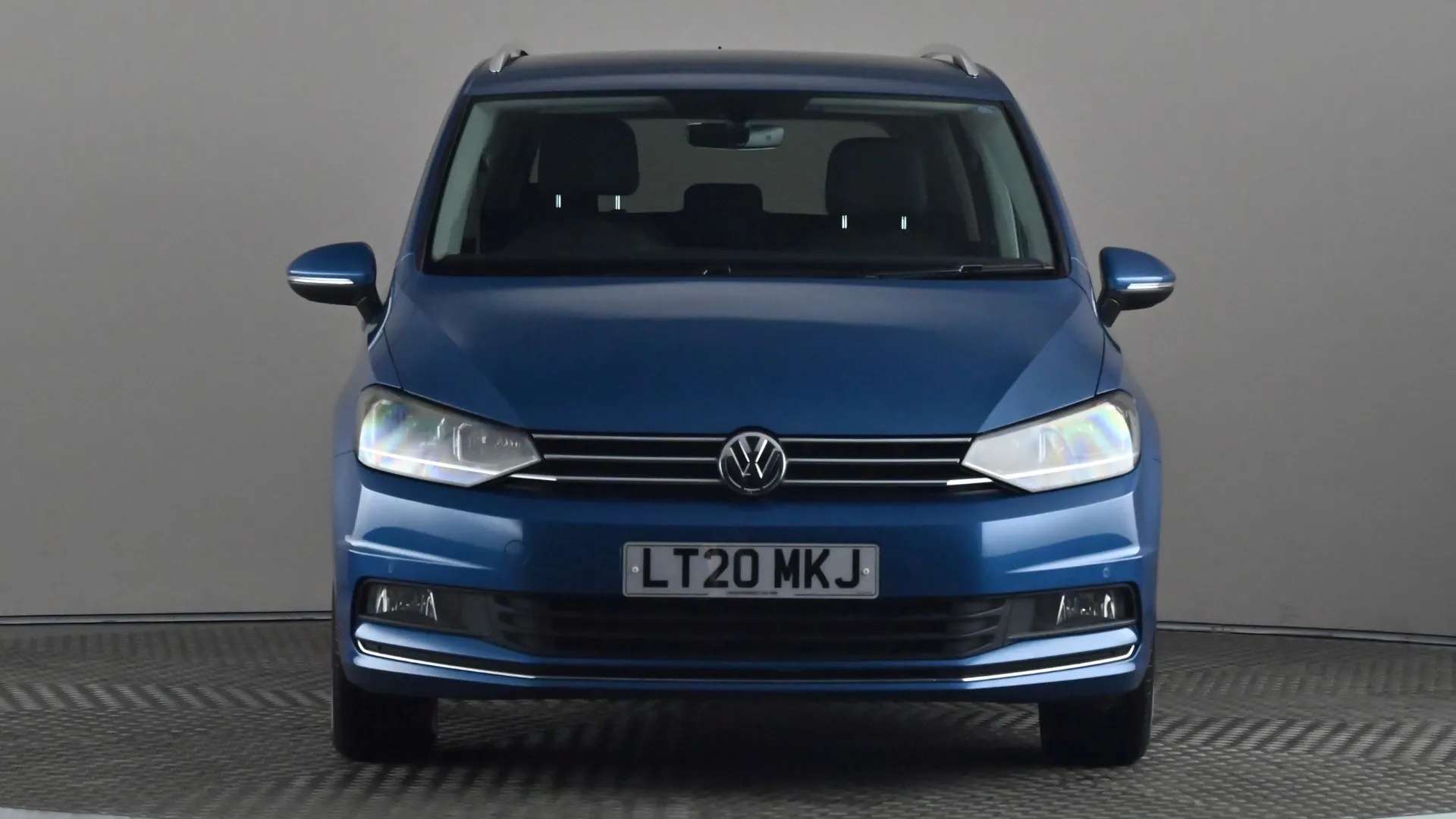 A 2020 VOLKSWAGEN TOURAN 1.5 TSI EVO SEL DSG A 2020 VOLKSWAGEN TOURAN 1.5 TSI EVO SEL DSG