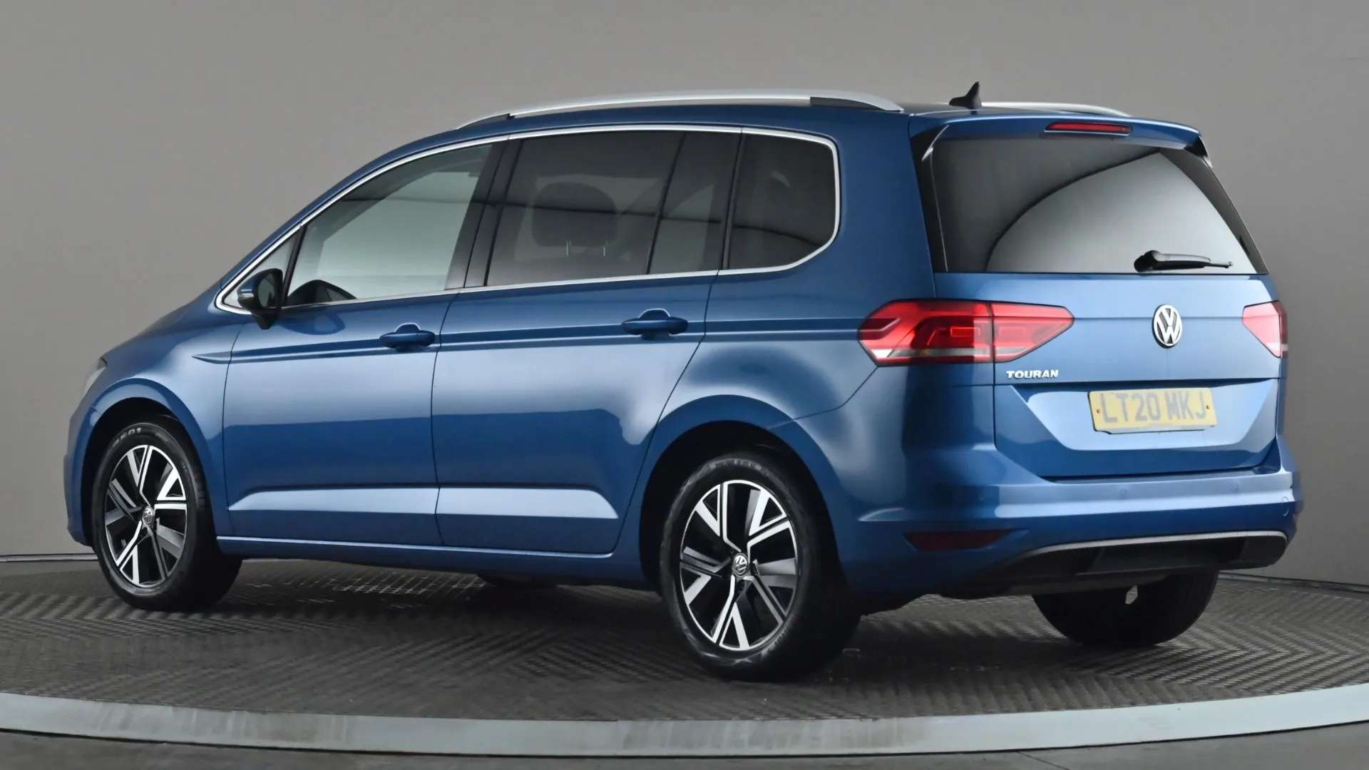 A 2020 VOLKSWAGEN TOURAN 1.5 TSI EVO SEL DSG A 2020 VOLKSWAGEN TOURAN 1.5 TSI EVO SEL DSG