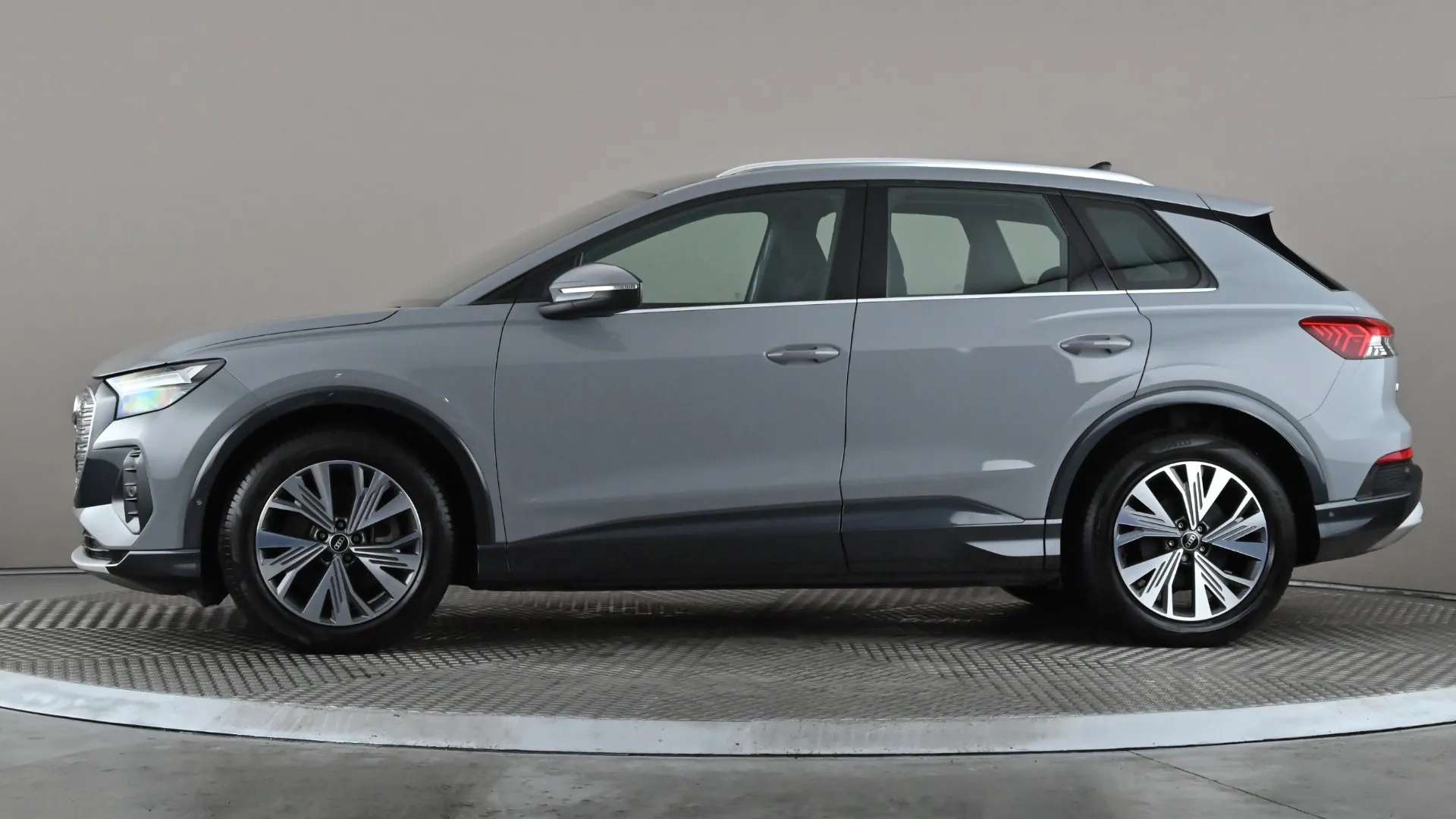 2023 AUDI Q4 2023 AUDI Q4