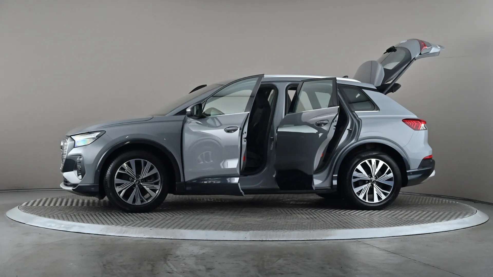 2023 AUDI Q4 2023 AUDI Q4