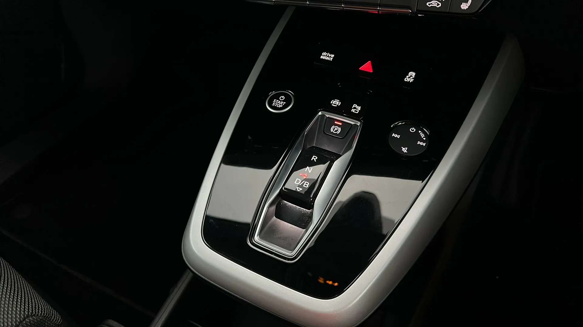 2023 AUDI Q4 2023 AUDI Q4