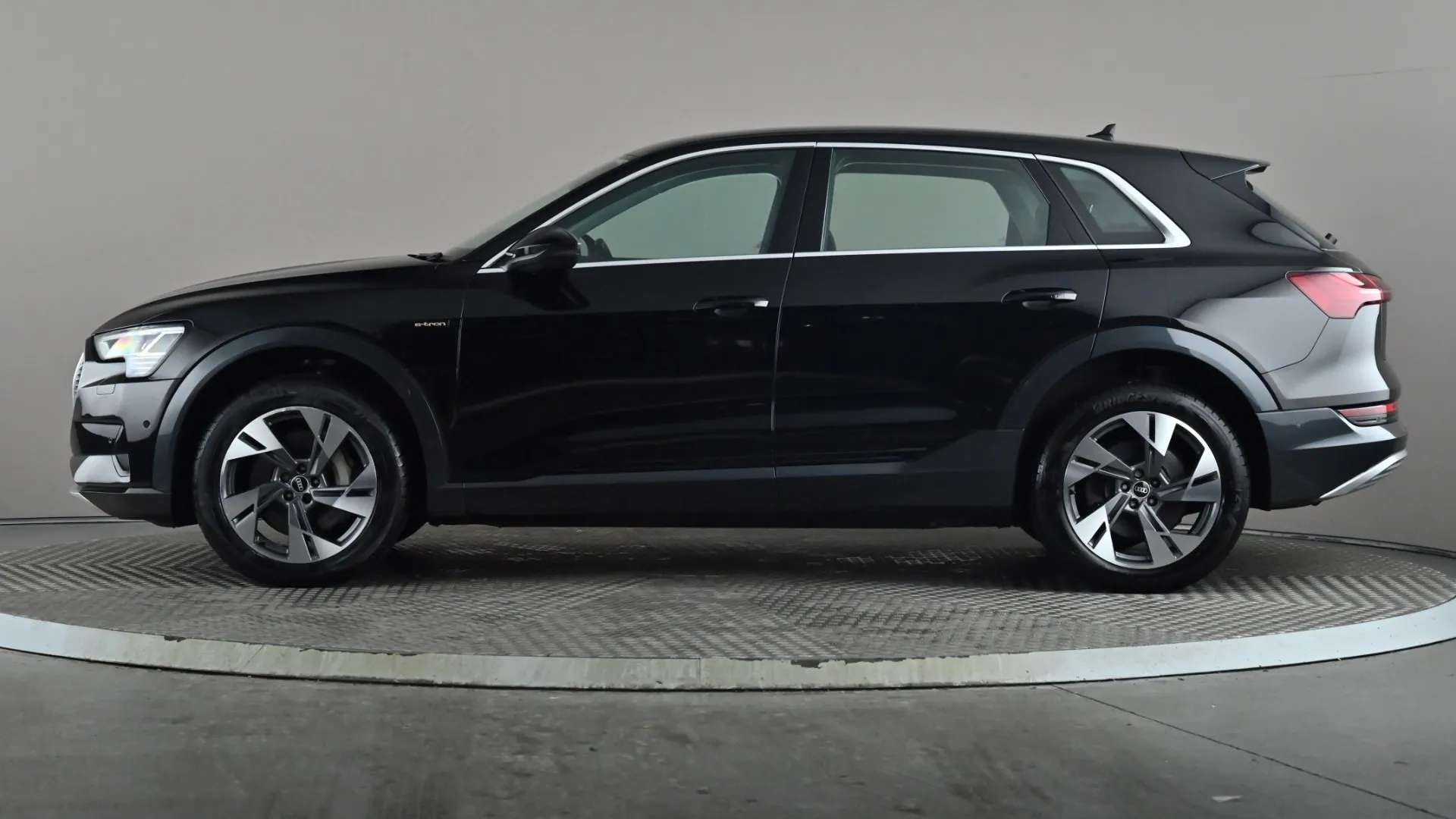 2021 AUDI E-TRON 2021 AUDI E-TRON