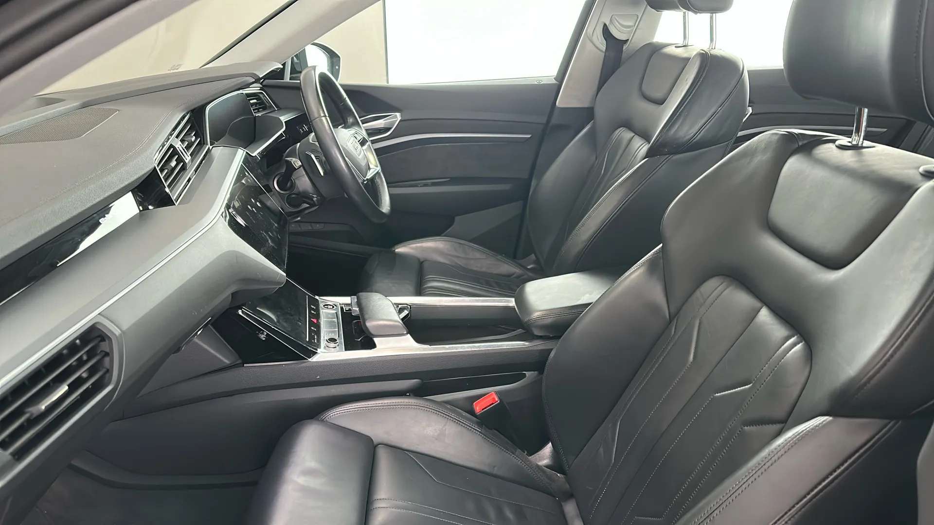 2021 AUDI E-TRON 2021 AUDI E-TRON