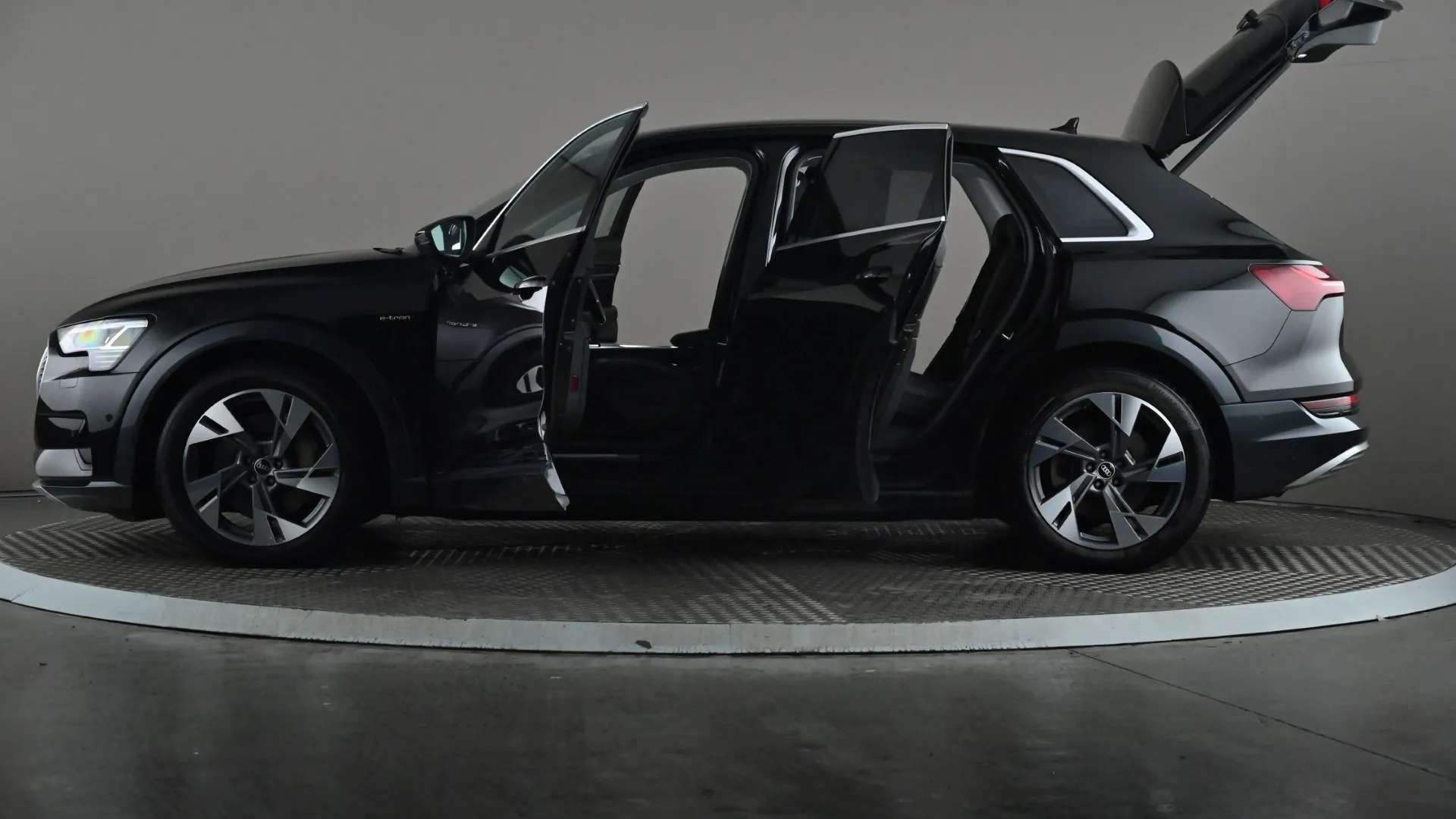 2021 AUDI E-TRON 2021 AUDI E-TRON