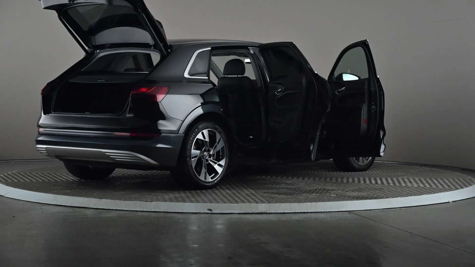 2021 AUDI E-TRON 2021 AUDI E-TRON